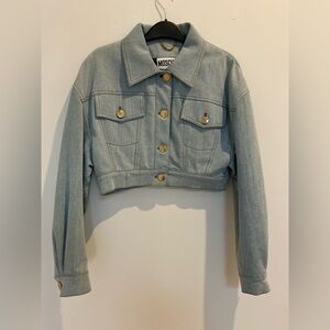NWOT Moschino Light Blue Cropped Denim Jacket with Gold Buttons Size US 6